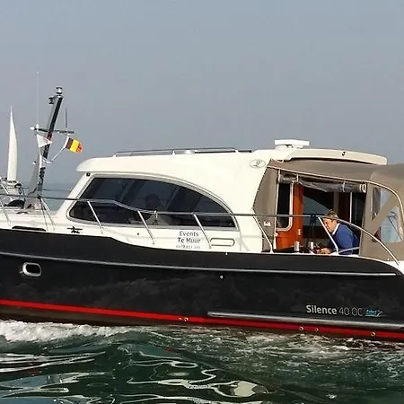 Boat & Breakfast Gilles Úszó hotel Nieuwpoort