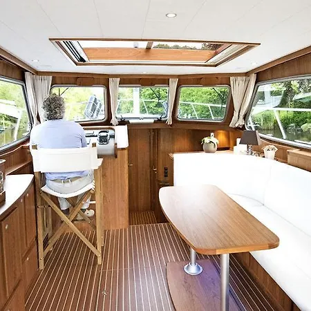 Boat & Breakfast Gilles *
